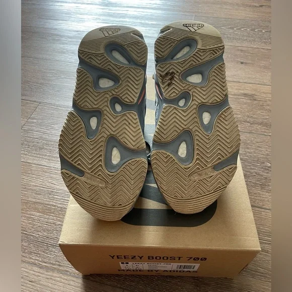 Adidas Yeezy Boost 700 Inertia Size 5 Men - Picture 5 of 5